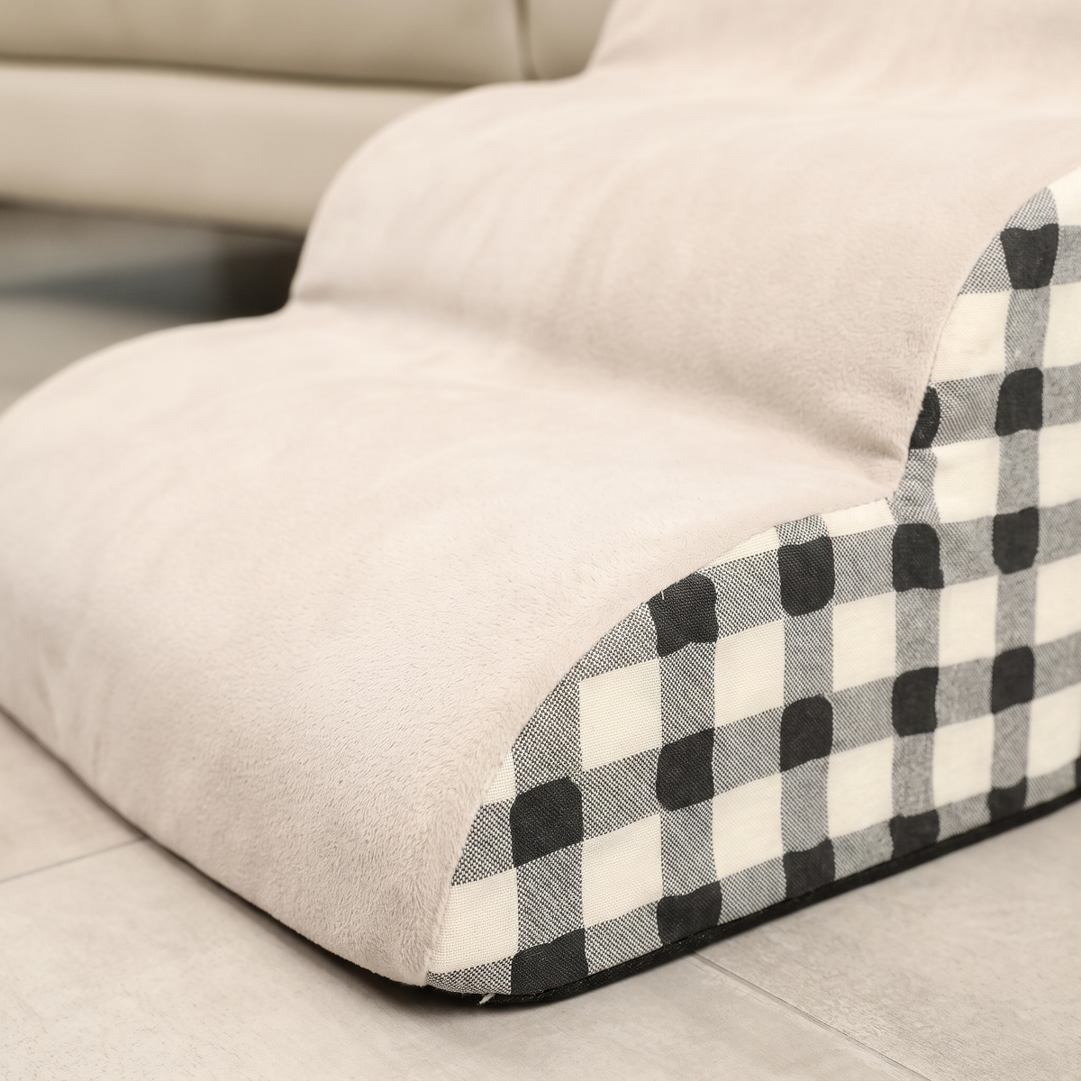 Hop 2-Step Pet Stairs cover close-up